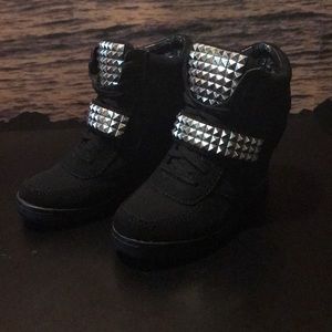 Steve Madden size 8.5 M US blk ankle wedges shoes